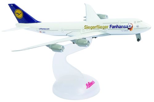 Schuco 403551642 Lufthansa Boeing 747-8 Fanhansa Siegerflieger